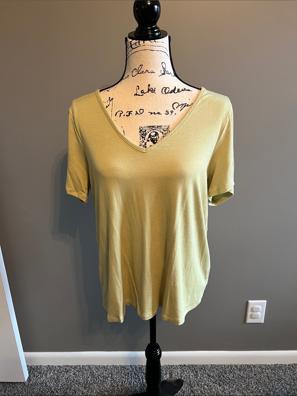 NWOT Old Navy Luxe M Lime Green V Neck TShirt